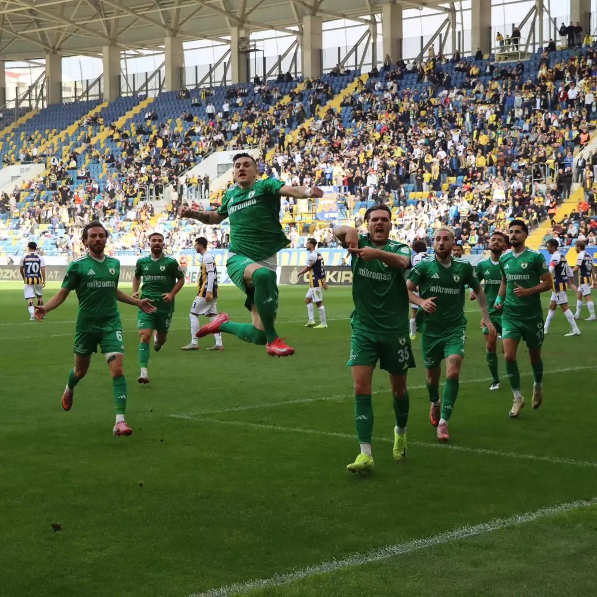 Muğlaspor, Ankaragücü'nü 1-0 Geçerek Zirve Yarışına Devam Etti