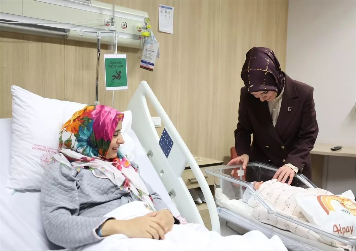 Her yeni doğan bebek ve yeni evli çift adına bir fidan