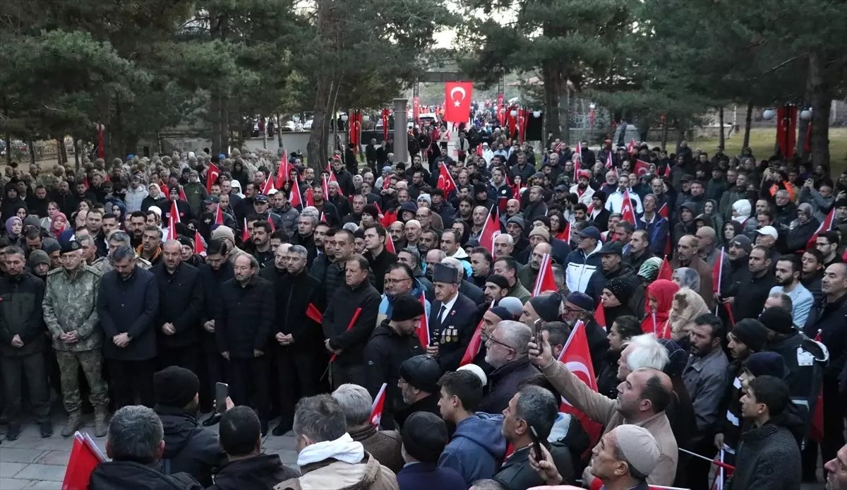 Erzurumlular Aziziye Destanı'nın 148. yılında "ecdada saygı" için yürüdü