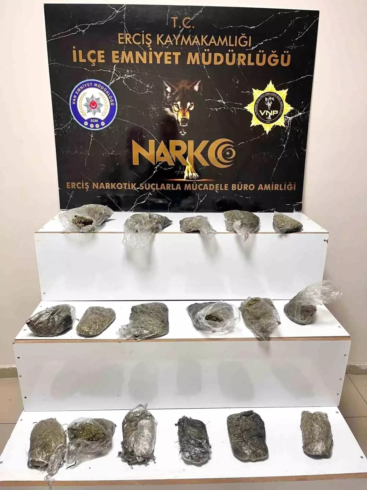 Van'da Kamyonetten 4 Kilo 400 Gram Esrar Ele Geçirildi