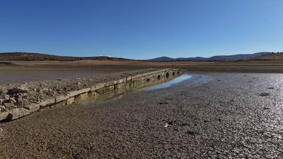 Kuraklık, Tarihi Köprüyü Gün Yüzüne Çıkardı