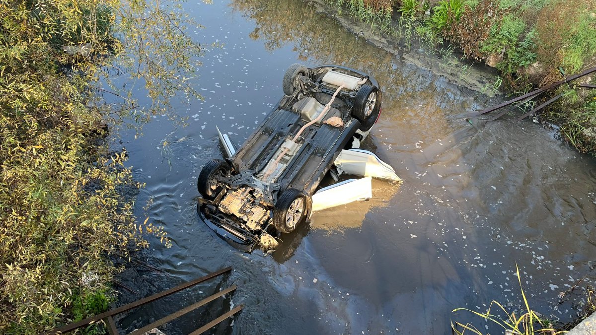 Amasya’da dereye devrilen araçta can pazarı: 1’i çocuk, 2 kişi kurtarıldı