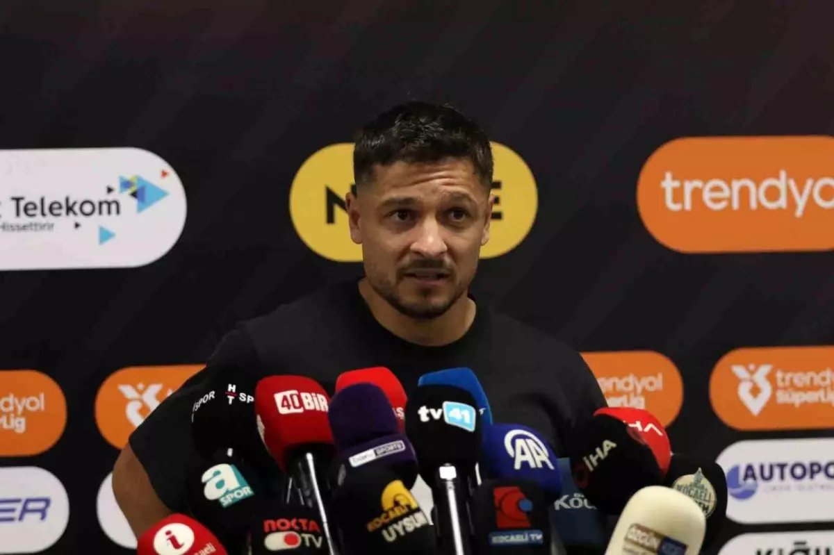 Kocaelispor, Galatasaray'ı Ahmet Oğuz'un Yorumlarıyla Kutladı