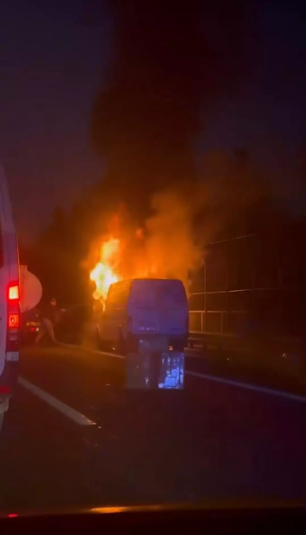 Beşiktaş'ta Minibüste Yangın Çıktı