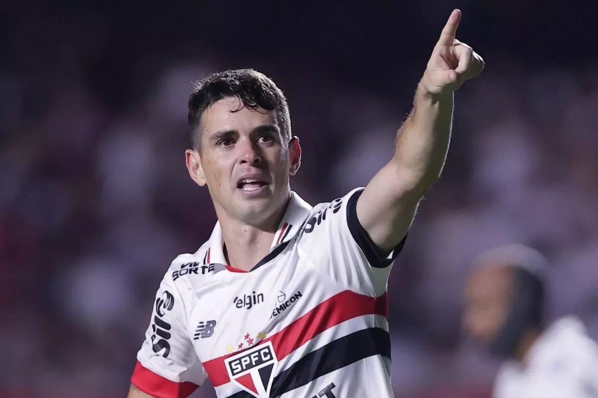 Dünyaca ünlü futbolcu Oscar antrenmanda fenalaşarak hastaneye kaldırıldı