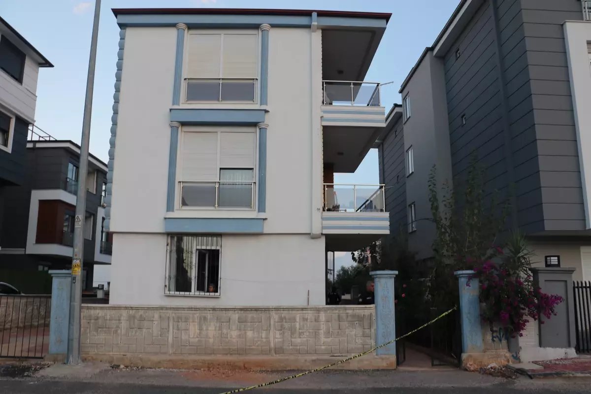 Antalya'da Polis Memuru Ailesini Katletti