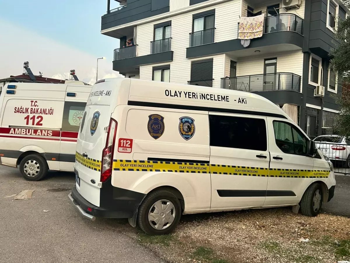 Antalya'da Polis Memuru Ailesini Vurdu