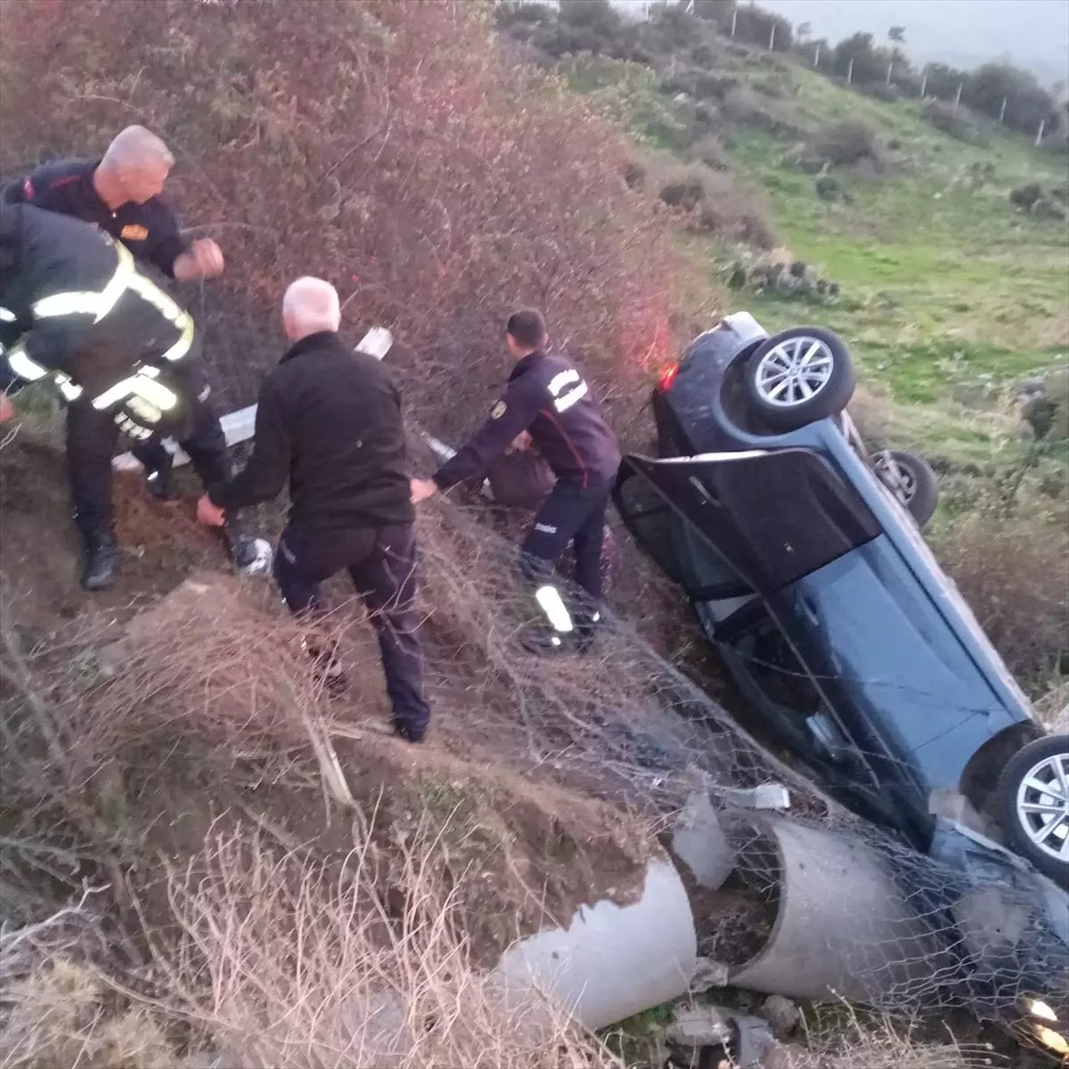 Aydın'da Şarampole Devrilen Otomobilde 5 Kişi Yaralandı
