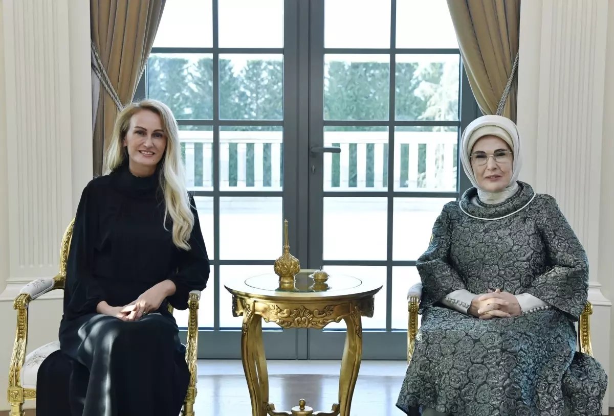 Emine Erdoğan, KKTC Cumhurbaşkanı'nın eşi ile bir araya geldi