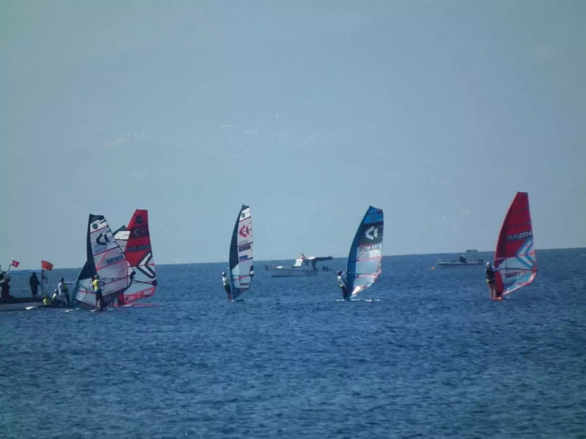 Rüzgar Sörfü Slalom Türkiye Ligi Şampiyonası Finali Foça'da Yapıldı
