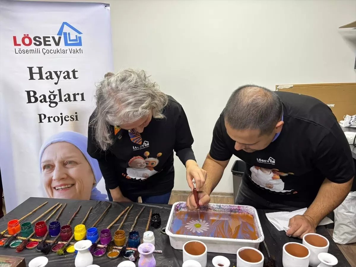 LÖSEV'in Hayat Bağları Projesi'nde Ebru Etkinliği