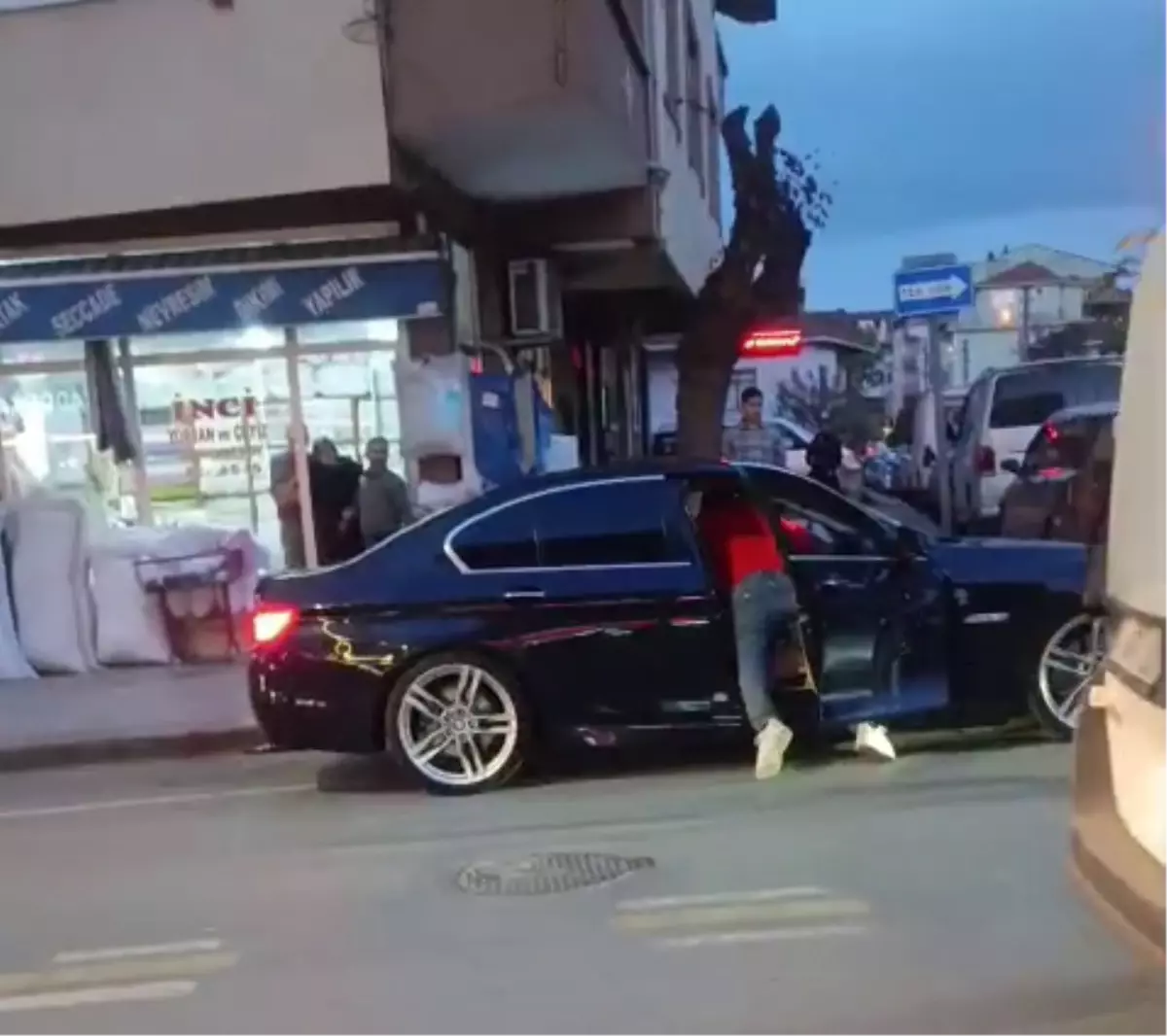 Kocaeli'de Bıçaklı Saldırı: İlişkiden Dolayı Yaşanan Kavga Kanlı Bitti