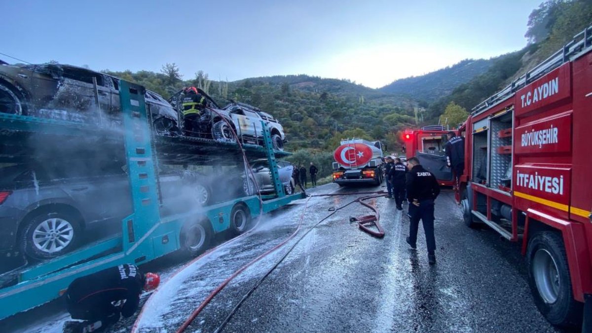 Aydın’da araç yüklü tırda yangın: Araçlar hurdaya döndü