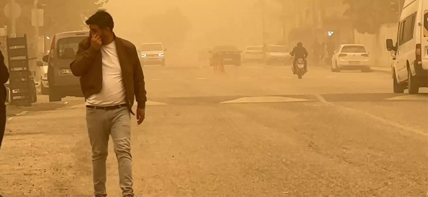 Şanlıurfa'da toz taşınımı! Şehir resmen kızıla boyandı