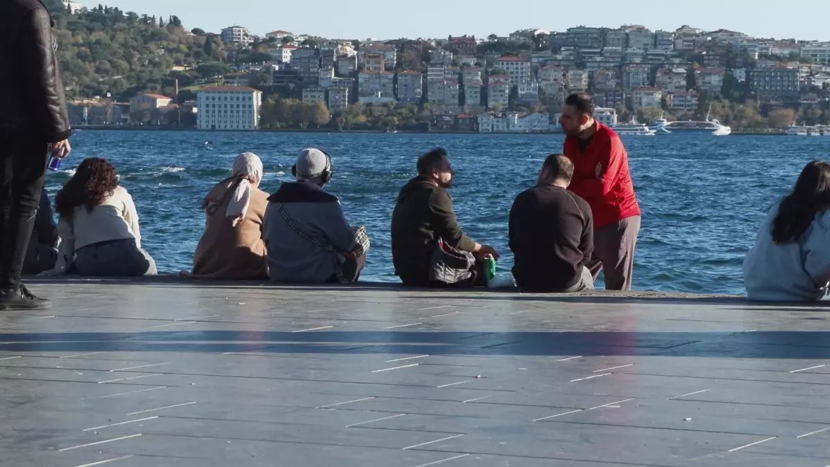 İstanbul Sahilleri Ara Tatilde Güneşle Doldu