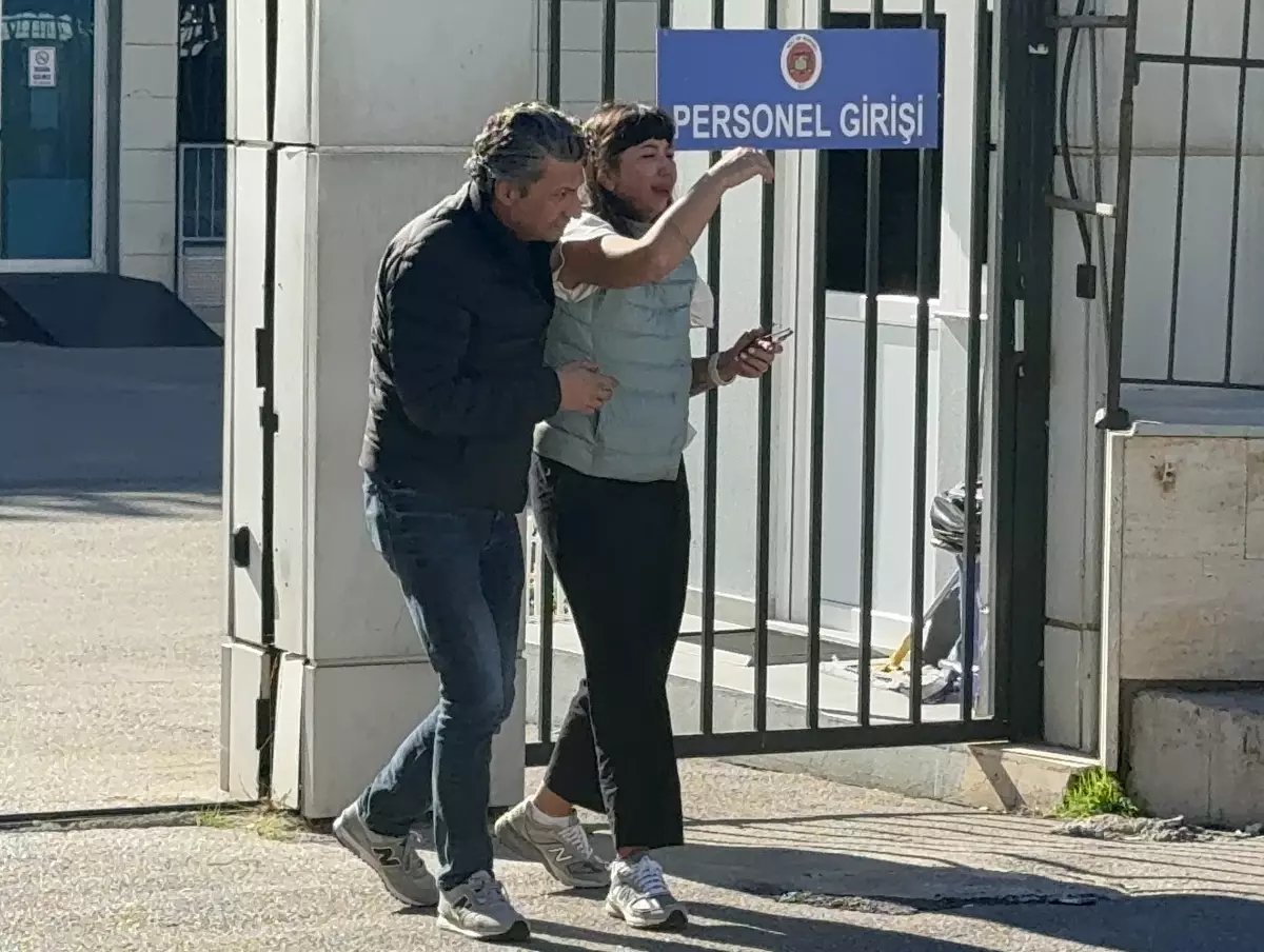 Öldürülen babasının cenazesini almaya geldikleri morg önünde gözyaşlarına boğuldu