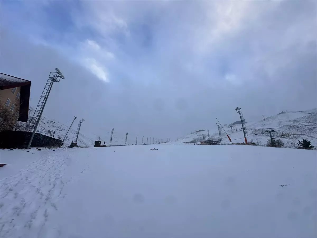 Erzurum ve Kars'ta Yüksek Kesimlerde Kar Yağışı Etkili Oldu
