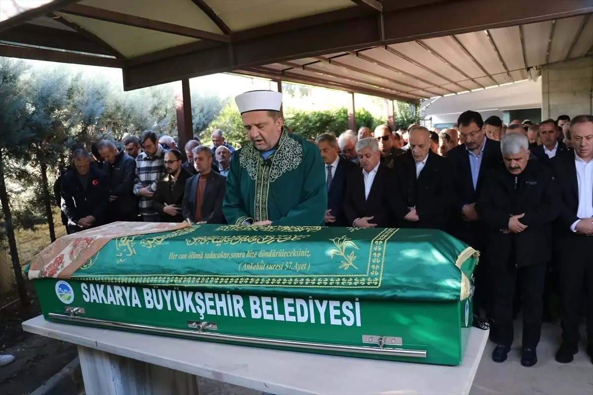 TÜRK-İŞ Genel Başkanı Ergün Atalay'ın Kayınvalidesi Defnedildi