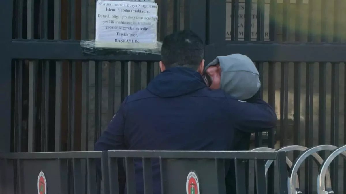 Sultanbeyli'de Skutere Çarpan Otomobil 12 Yaşındaki Çocuğun Hayatına Mal Oldu