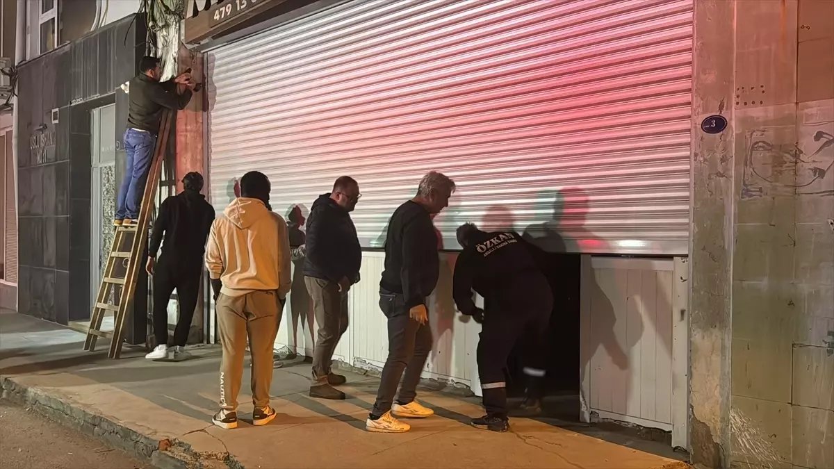 İzmir'de Baskı Atölyesinde Yangın: Maddi Hasar Oluştu