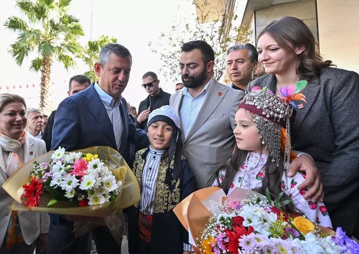 Özgür Özel Kilis'te CHP İl Başkanlığı ve Belediye Ziyareti Gerçekleştirdi