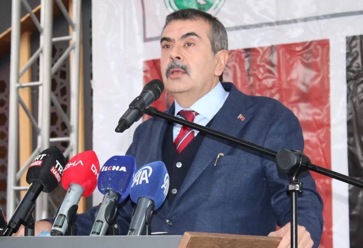 Bakan Tekin, Türkiye'de Yasaklarla Mücadele ve Eğitim Modeline Dikkat Çekti