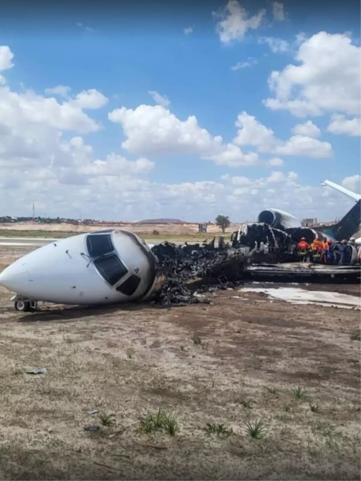 Kongo'da bakan ve heyetini taşıyan uçak pistten çıktı