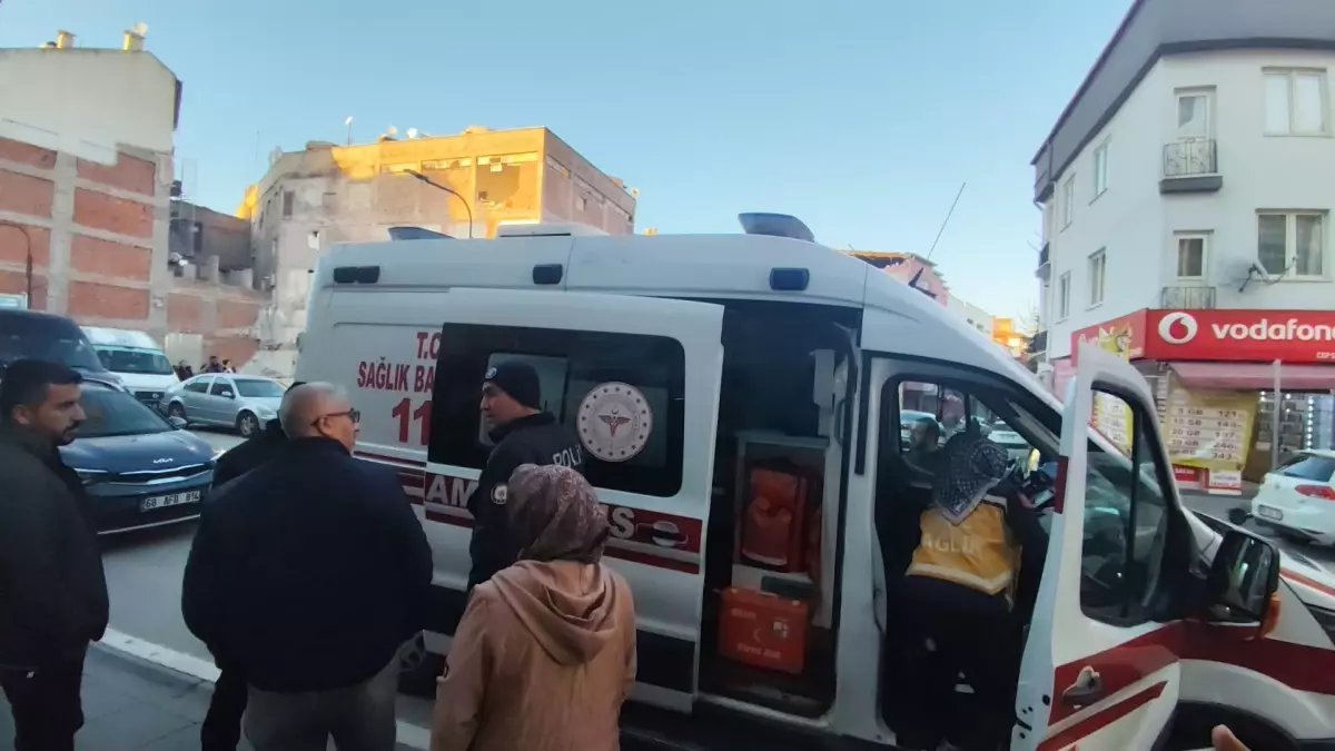 Aksaray'da Kavga: Genç Bıçakla Yaralandı