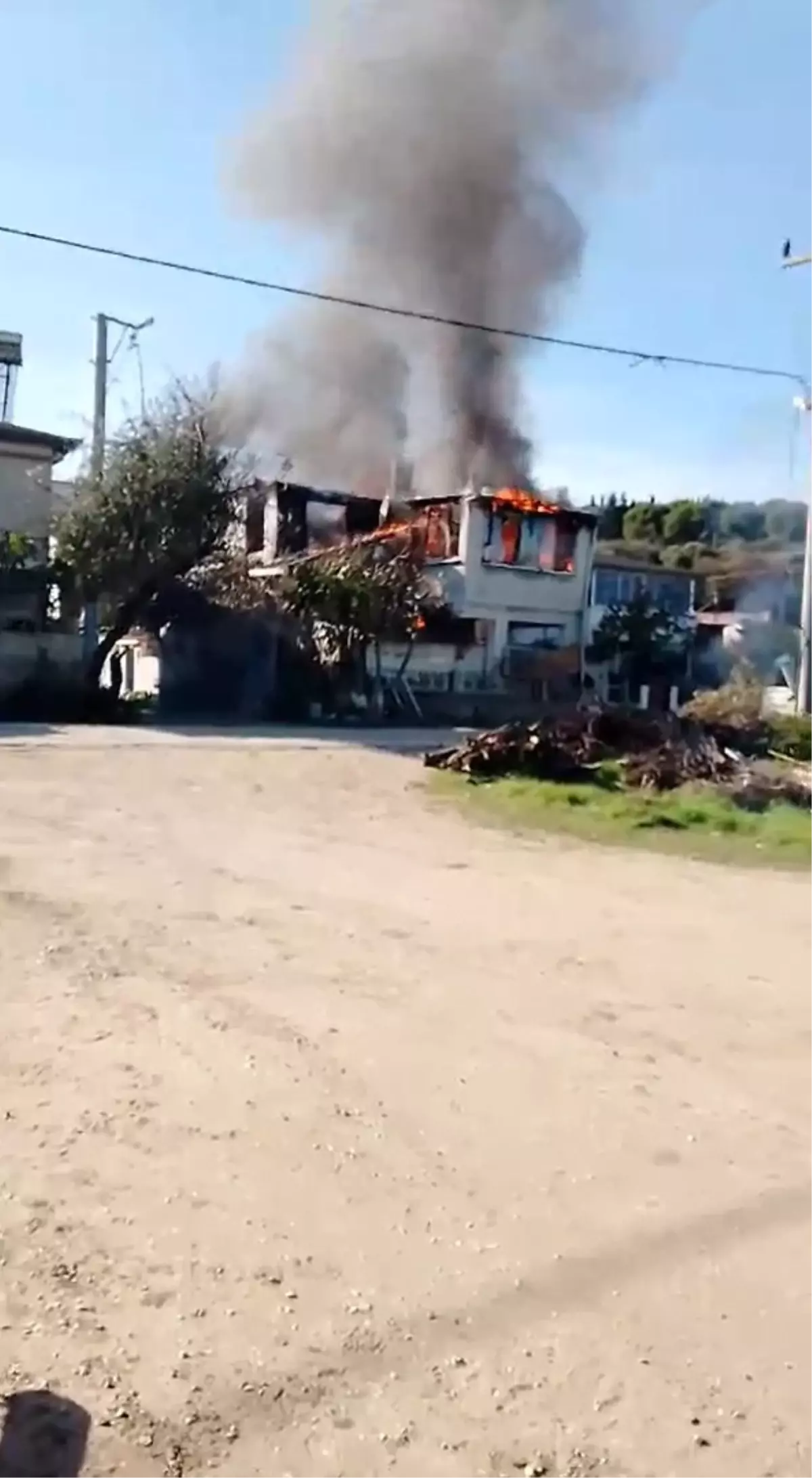 Mudanya'da Yangın: Müstakil Ev Kullanılamaz Hale Geldi