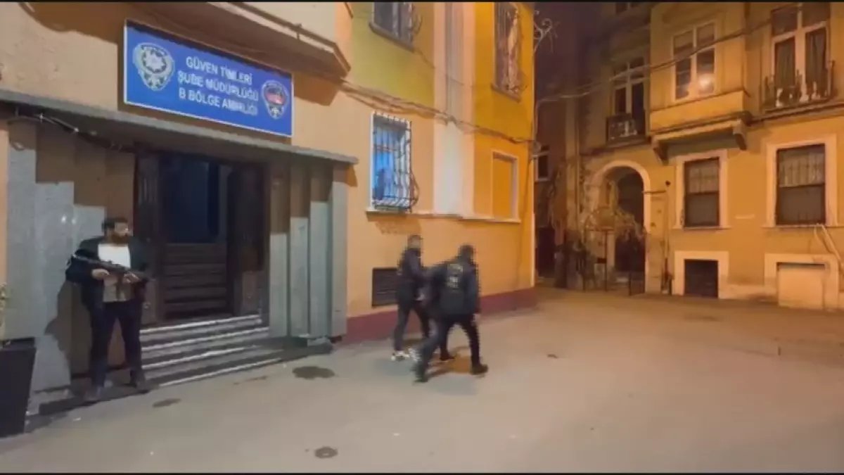 İstiklal Caddesi'nde Cep Telefonu Hırsızlığı: Şüpheli Yakalandı