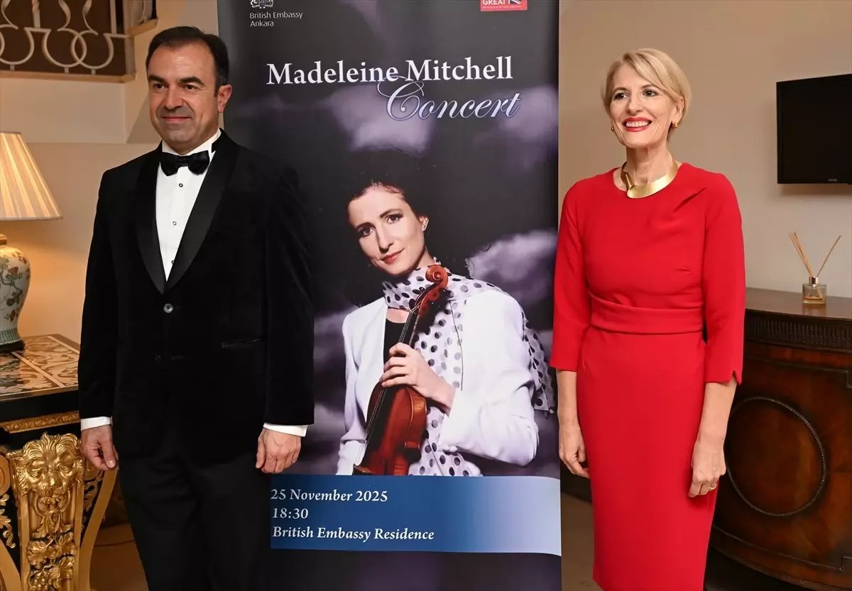 İngiliz Keman Virtüözü Madeleine Mitchell Ankara'da Konser Verdi
