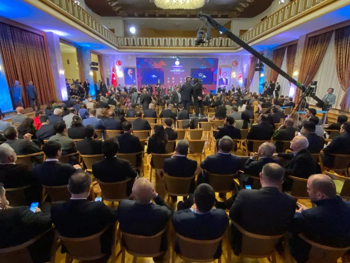 TBMM Başkanı Kurtulmuş: 'Türkiye'de Habercilik Dünyadan Daha Zor'