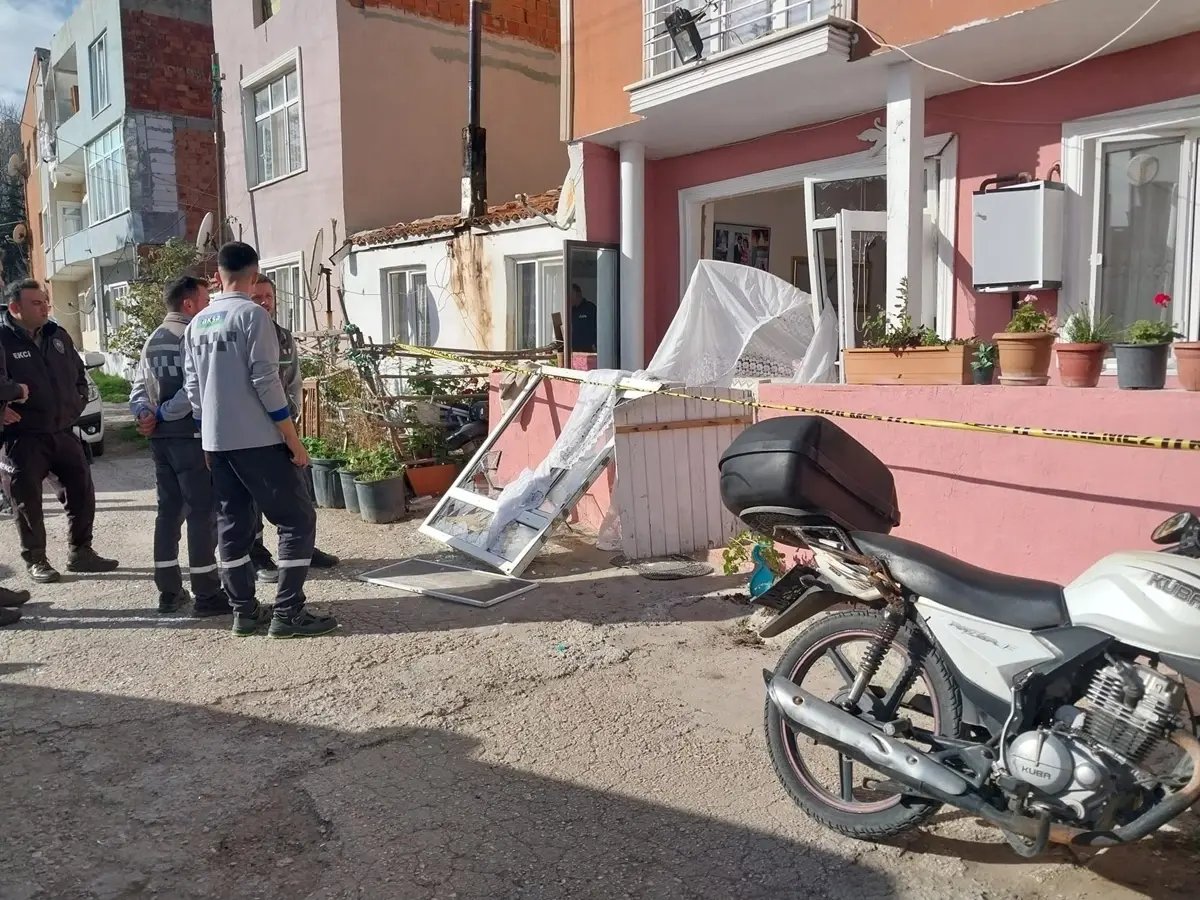 Çanakkale'de Apartmanda Patlama: Bir Yaralı