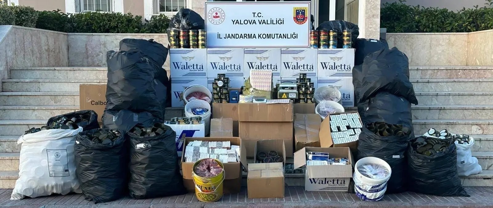 Yalova'da Kaçak Tütün Operasyonu: 142 Bin Makaron ve 238 Kilo Tütün Ele Geçirildi