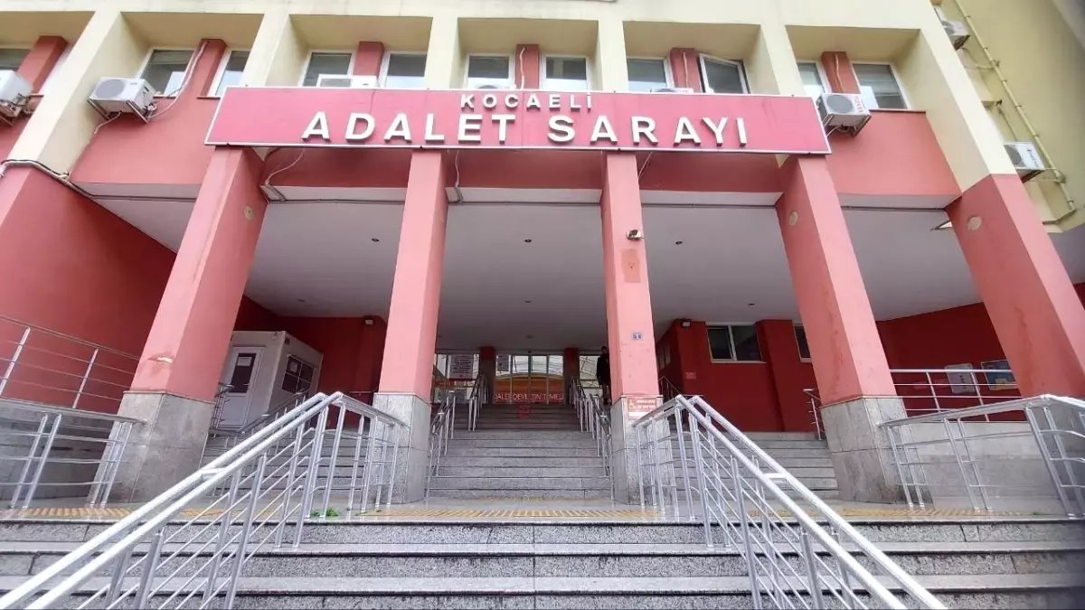 Kocaeli'de Servis Şoförleri Arasında Bıçaklı Kavga