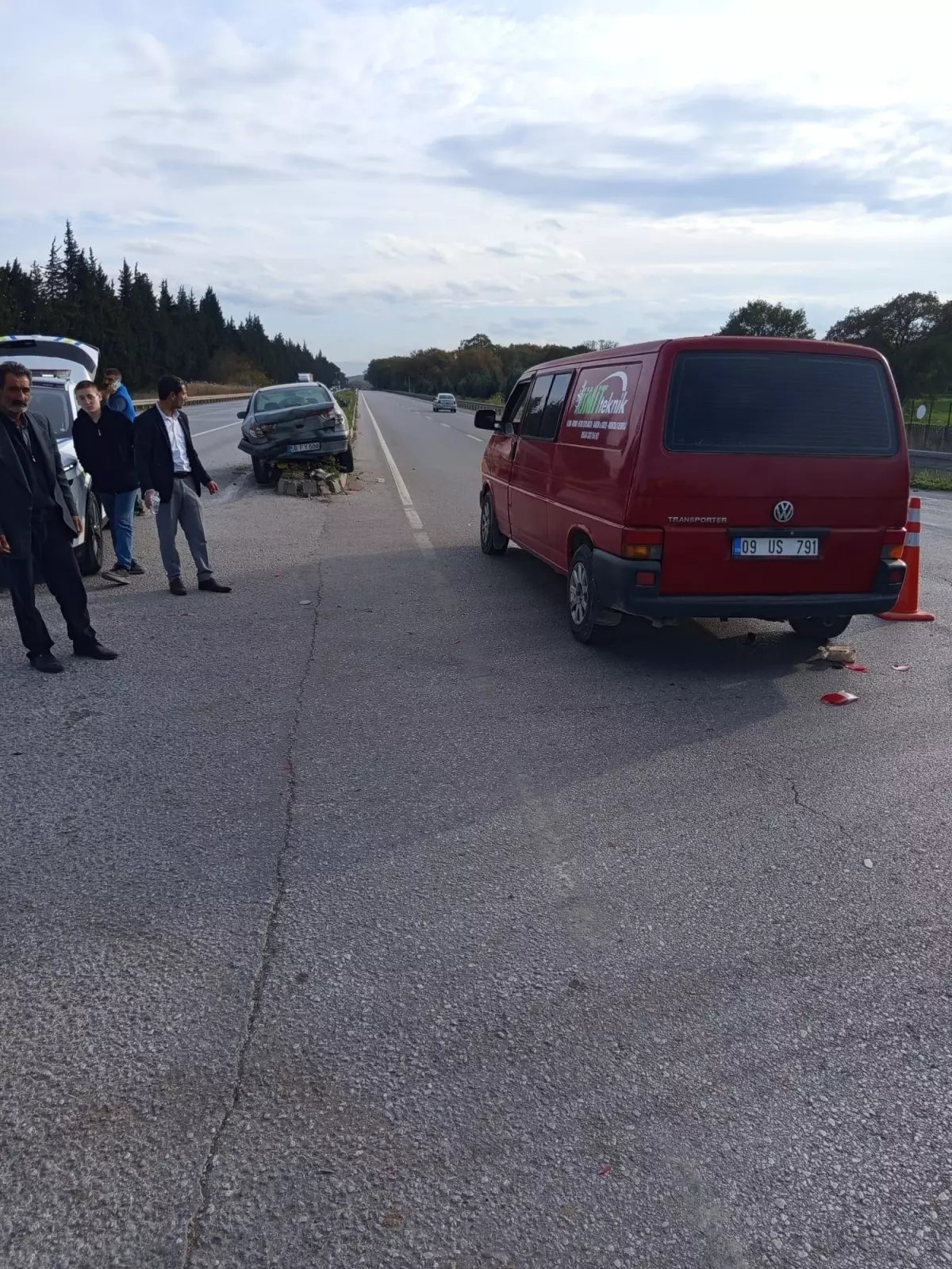 Bursa'da Otomobil ve Minibüs Çarpıştı: 2 Yaralı