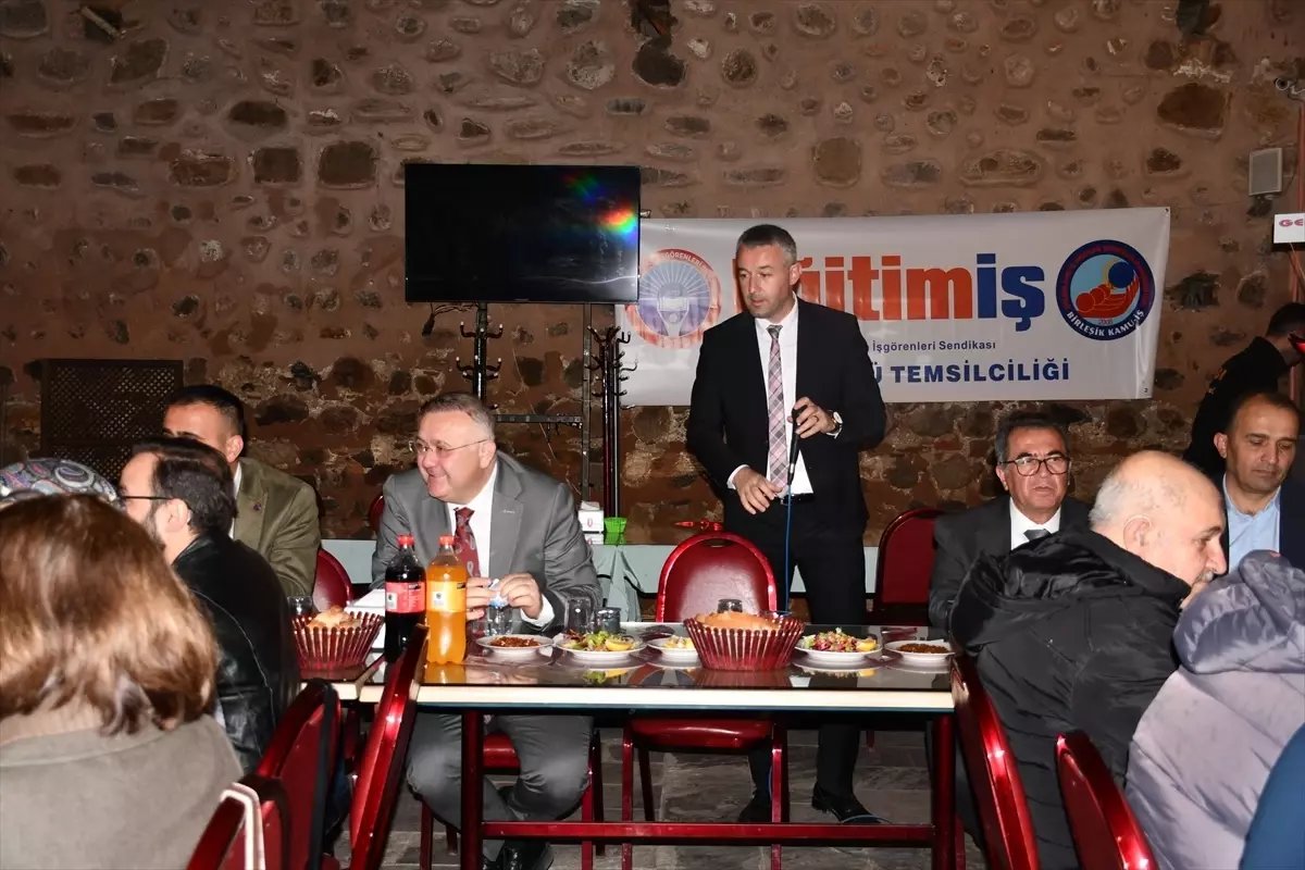 Eğitim-İş Vezirköprü'den Öğretmenler Günü Kutlaması