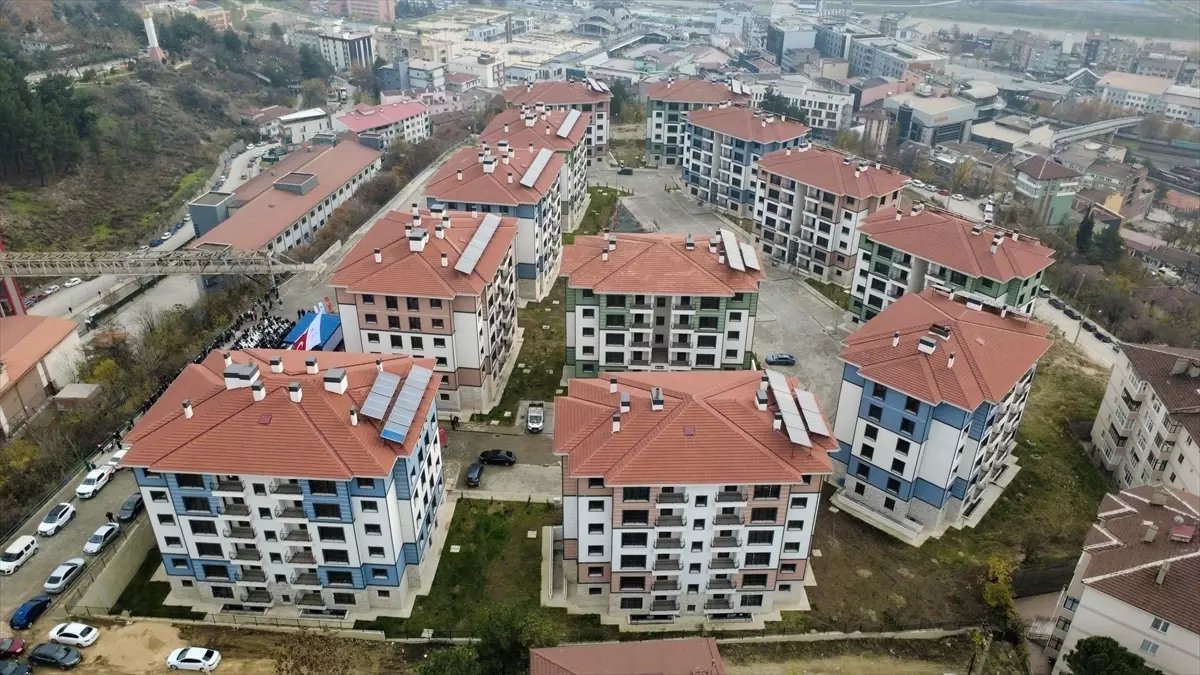 Karabük'te TOKİ Konutları Hak Sahiplerine Teslim Edildi