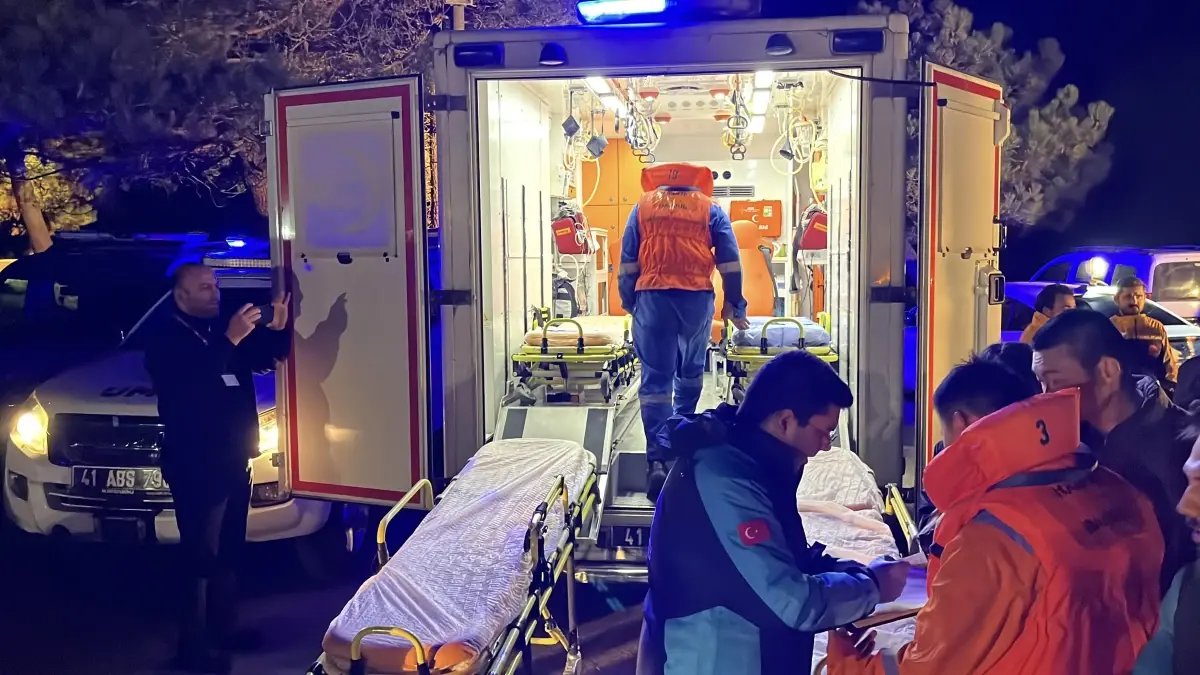 Kandıra Açıklarında Yangın Çıkan Tankerdeki 25 Mürettebat Kurtarıldı