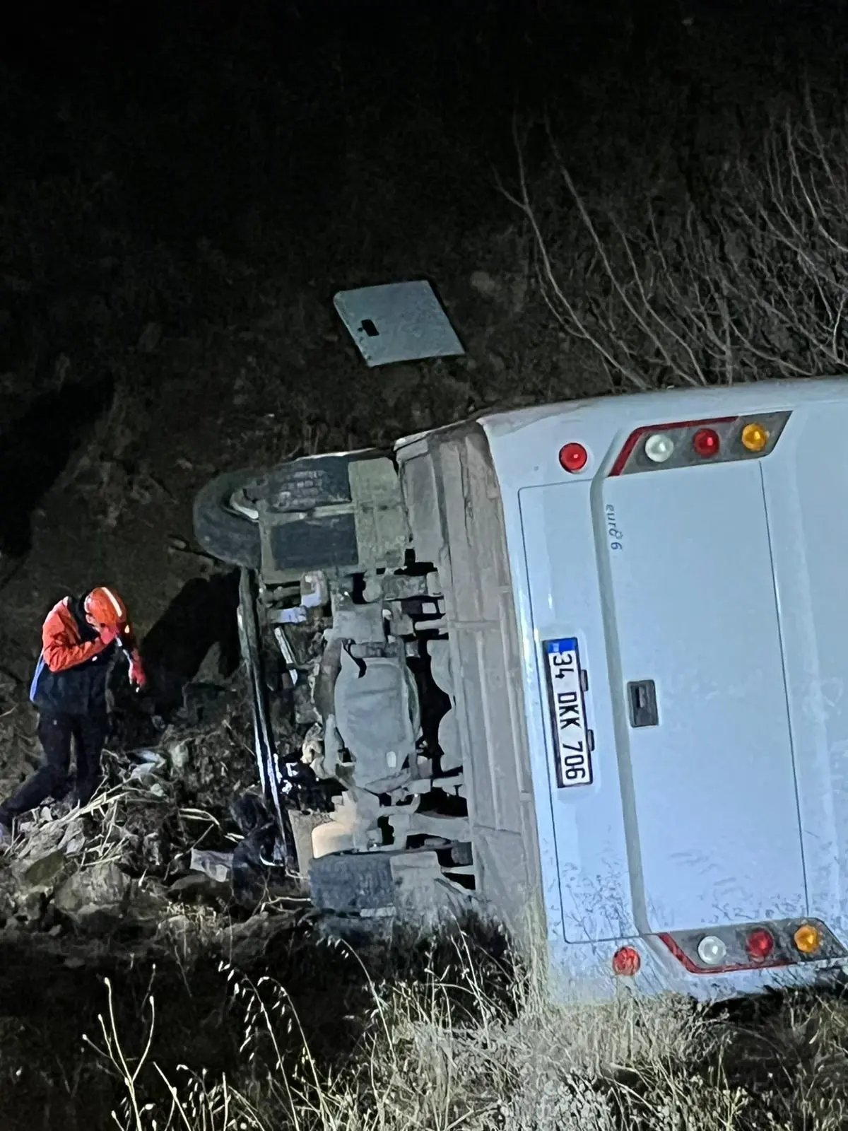 Siirt'te Maden İşçilerini Taşıyan Midibüs Uçuruma Yuvarlandı: 15 Yaralı