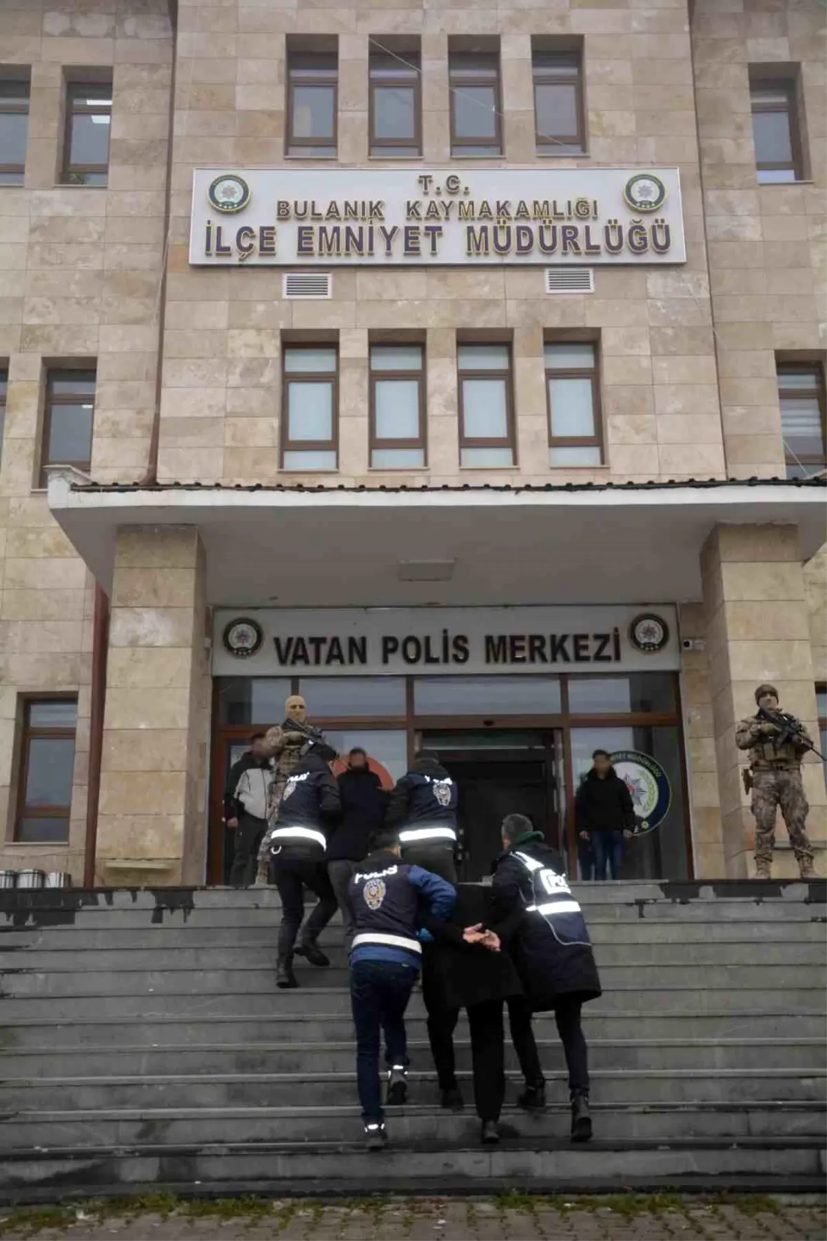 Bulanık'ta İki Aile Arasında Silahlı Kavga: 1 Ölü, 1 Yaralı