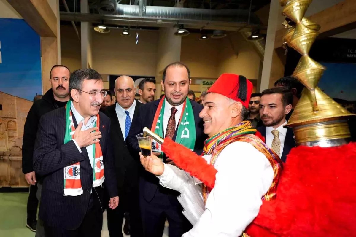 Cevdet Yılmaz, Diyarbakır Tanıtım Günleri'ni Ziyaret Etti