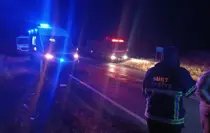 Siirt'te İşçi Taşıyan Midibüs Şarampole Devrildi: 15 Yaralı