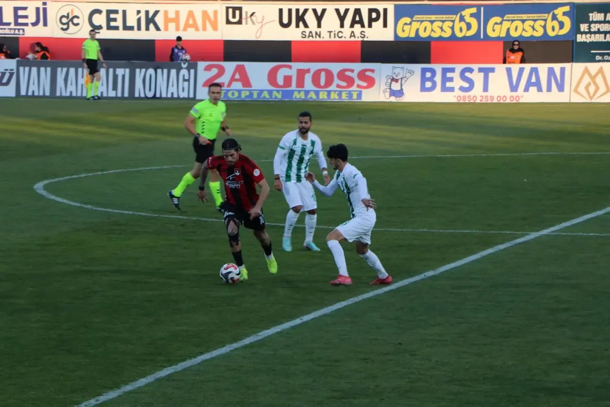 Vanspor FK, Serik Spor'a 1-0 Mağlup Oldu