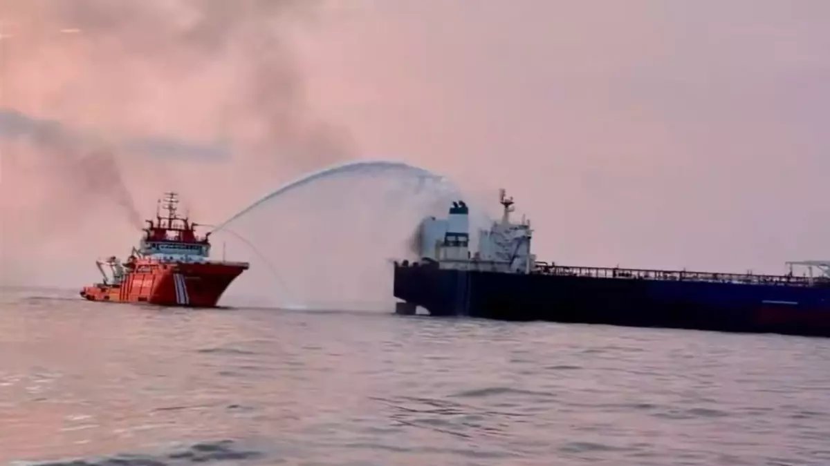 Karadeniz'de KAIROS Tankerindeki Yangın Söndürme Çalışmaları Devam Ediyor