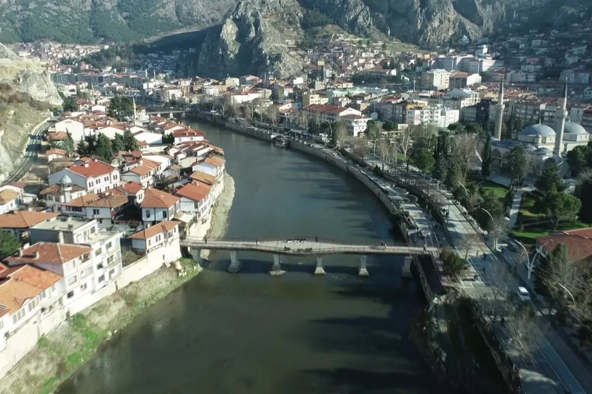 Amasya'da 9 türbeye kilit