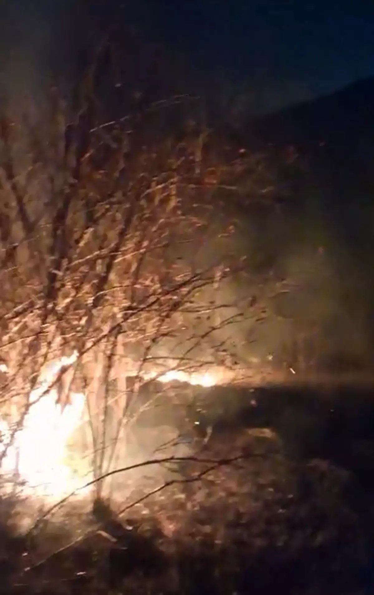 Oltu'da Çıkan Yangın Ekipler Tarafından Söndürüldü