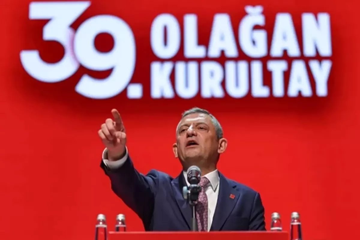 CHP'nin 39'uncu Olağan Kurultayı'nda geçerli 1333 oyun tamamını alan Özgür Özel, 4'üncü kez CHP Genel Başkanı seçildi