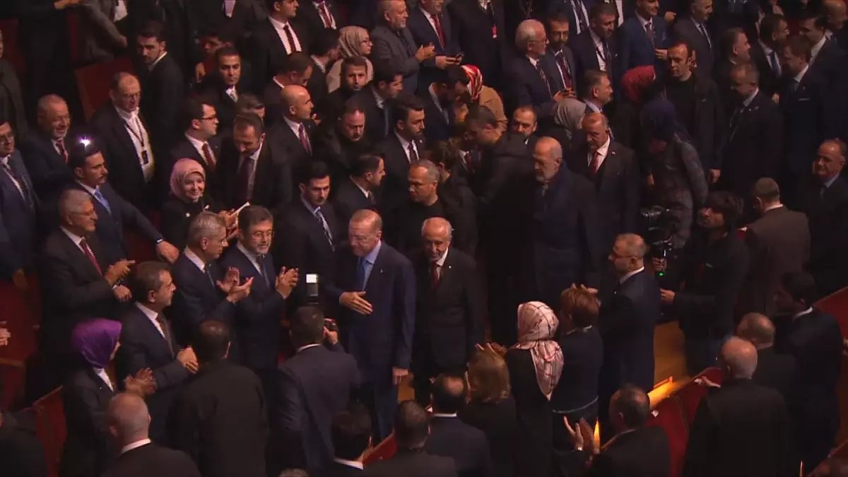 Cumhurbaşkanı Erdoğan İlim Yayma Ödülleri Töreni'nde konuşuyor -1
