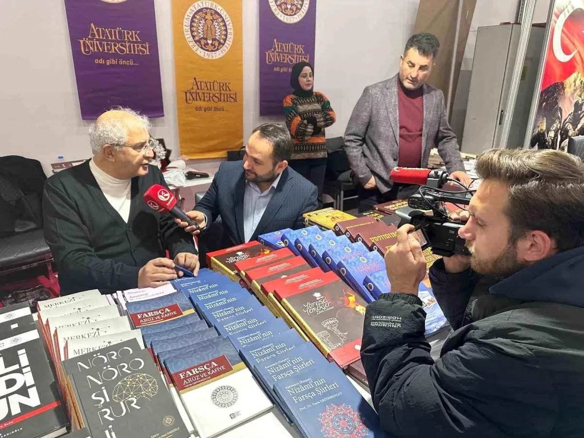 Prof. Dr. Hakan Hadi Kadıoğlu Kitapseverlerle Buluştu